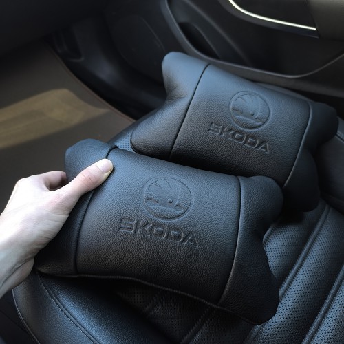 Набір авто подушок Skoda з натуральної шкіри + брелок, Автоподушка на підголовник
