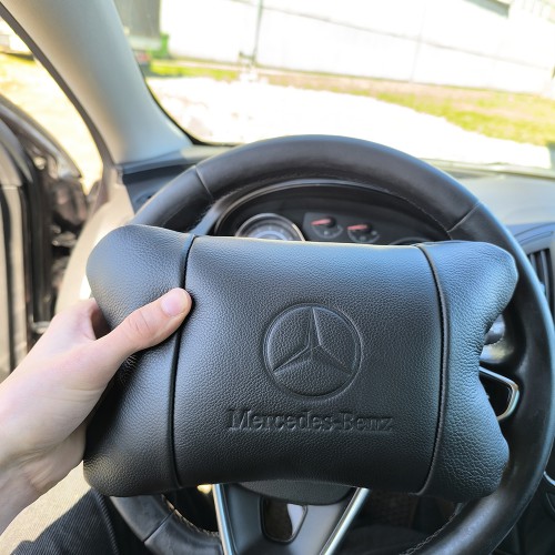Набір шкіряних подушок Mercedes-Benz + брелок у подарунок, подушка на підголовник