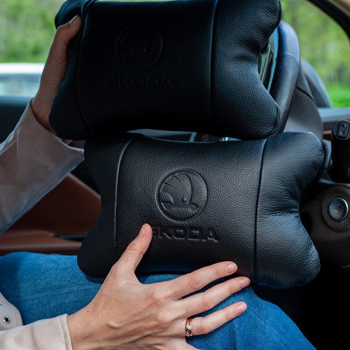 Набір авто подушок Skoda з натуральної шкіри + брелок, Автоподушка на підголовник